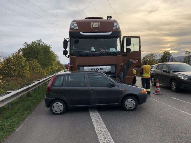 Der mitgeschleifte PKW (Foto: Polizei RLP)