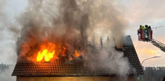 Dachstuhlbrand (Foto: Feuerwehr VG Lambrecht)