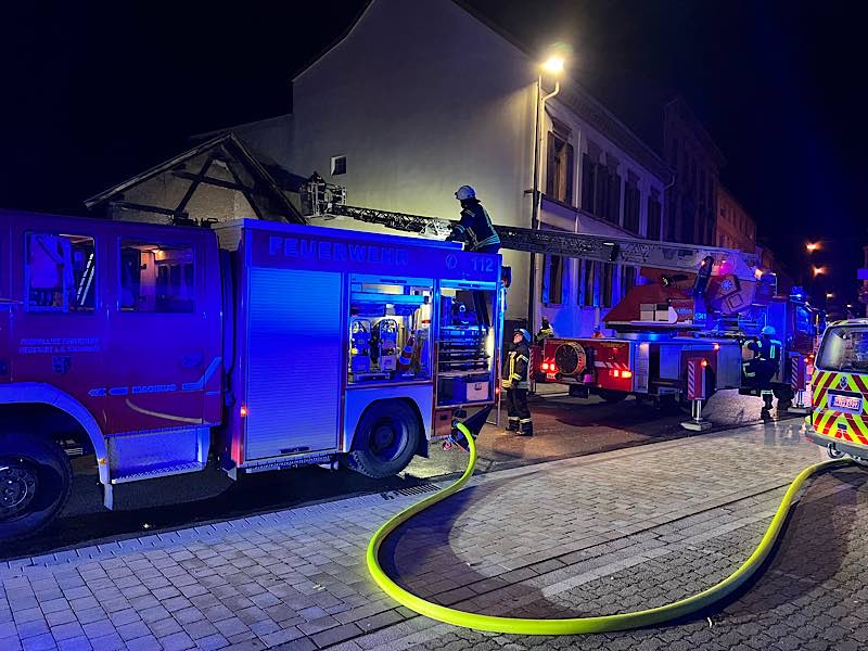 Rauchentwicklung aus Gebäude (Foto: Feuerwehr Neustadt)