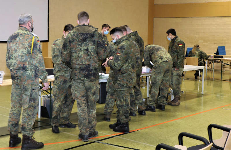 Aderlass in der Südpfalz (Foto: Bundeswehr/StFw Frank Wiedemann)