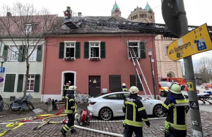 Wohnungsbrand mit Menschenrettung © Brand- und Katastrophenschutz Stadt Speyer