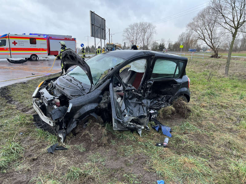 Verkehrsunfall (Foto: Feuerwehr Neustadt)