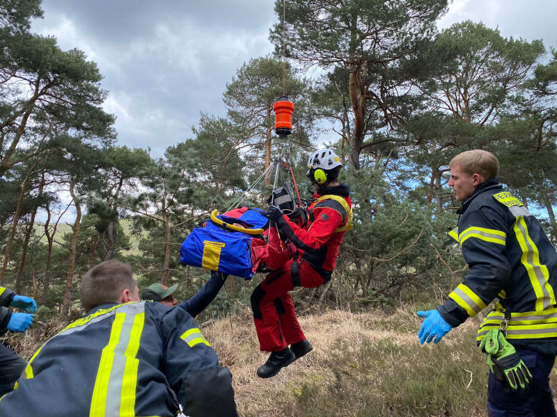 Rettungswindeneinsatz Christoph 66 (Foto: Feuerwehr Neustadt)