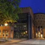 Pfalztheater bei Nacht (Foto: Pfalztheater)
