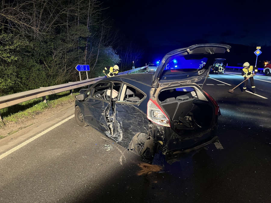 Verkehrsunfall (Foto: Feuerwehr Neustadt)