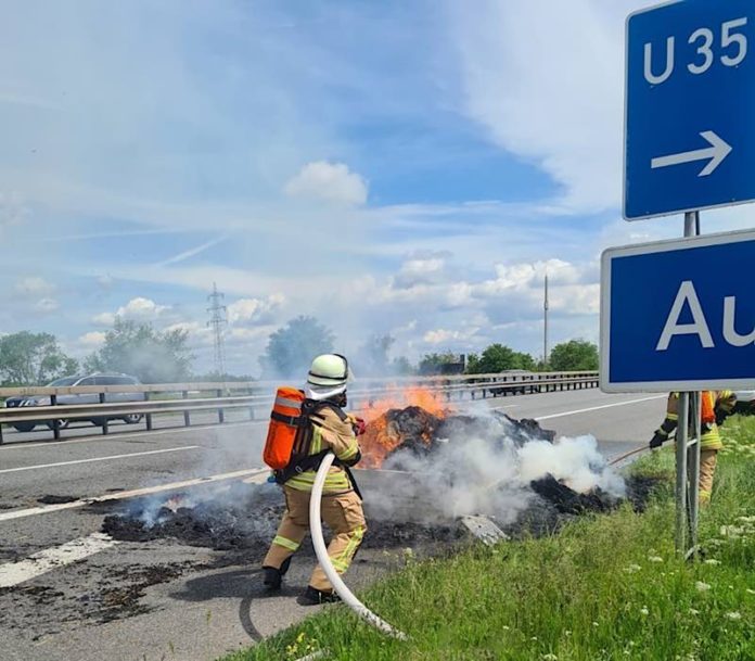 Löscharbeiten auf der A6 (Foto: Polizei RLP)