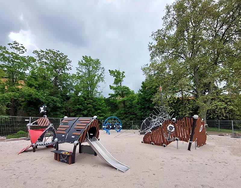 Der runderneuerte Piratenspielplatz in der Wallgasse bietet ein Vielfaches an Möglichkeiten. (Foto: Stadtverwaltung Neustadt)