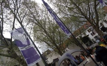 Stückemarkt Heidelberg, vor dem Theater / Foto: Hannes Blank