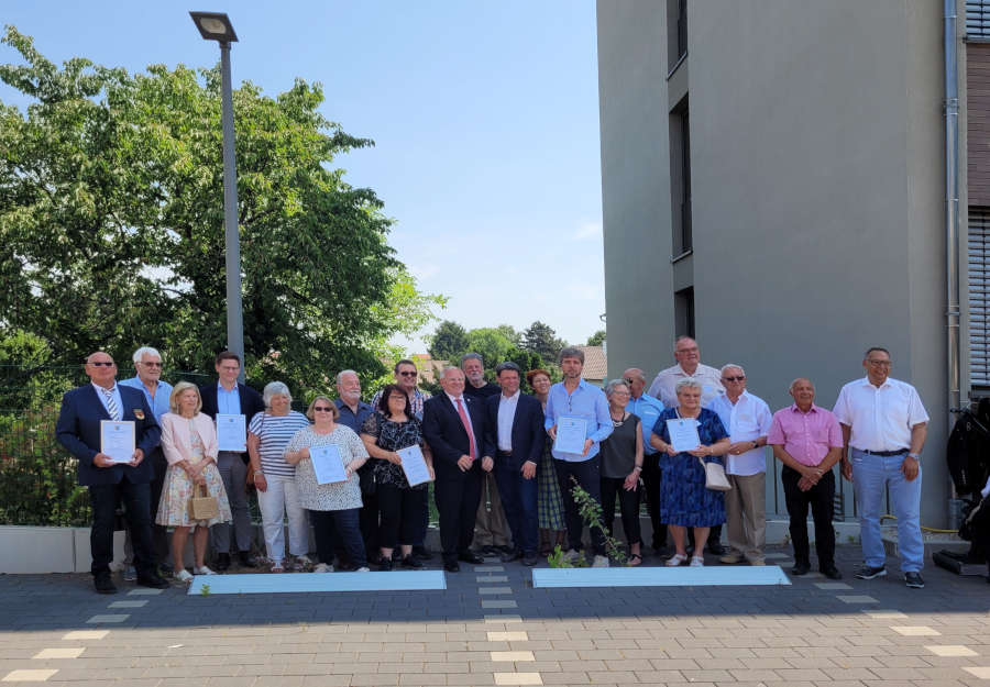 Alle Preisträger und Sonderpreisträger mit Landrat Hans-Ulrich Ihlenfeld (Foto: Kreisverwaltung Bad Dürkheim)