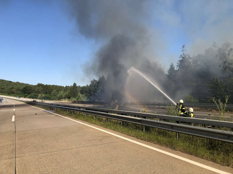 Löscharbeiten (Foto: Polizei RLP)