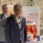Ralf Anselmann (rechts) übernimmt zum 2.7.23 das Amt als Rotary Präsident 2023-2024 von Thomas Vorländer (links). (Foto: Rotary Neustadt)