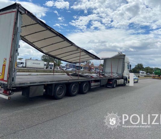 Der verkehrsunsichere Sattelauflieger (Foto: Polizei RLP)