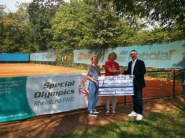 Melanie Brumm stellvertr. Geschäftsführerin und Margit Trübenbach, Vizepräsidentin Sportentwicklung, beide Special Olympics Rheinland-Pfalz mit Harald Stark, Geschäftsführer der Bernd-Jung-Stiftung (Foto: Bernd-Jung-Stiftung)