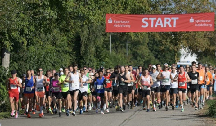 Startfoto des Golfplatzlaufs 2023 (Foto: TSV 05 Rot)