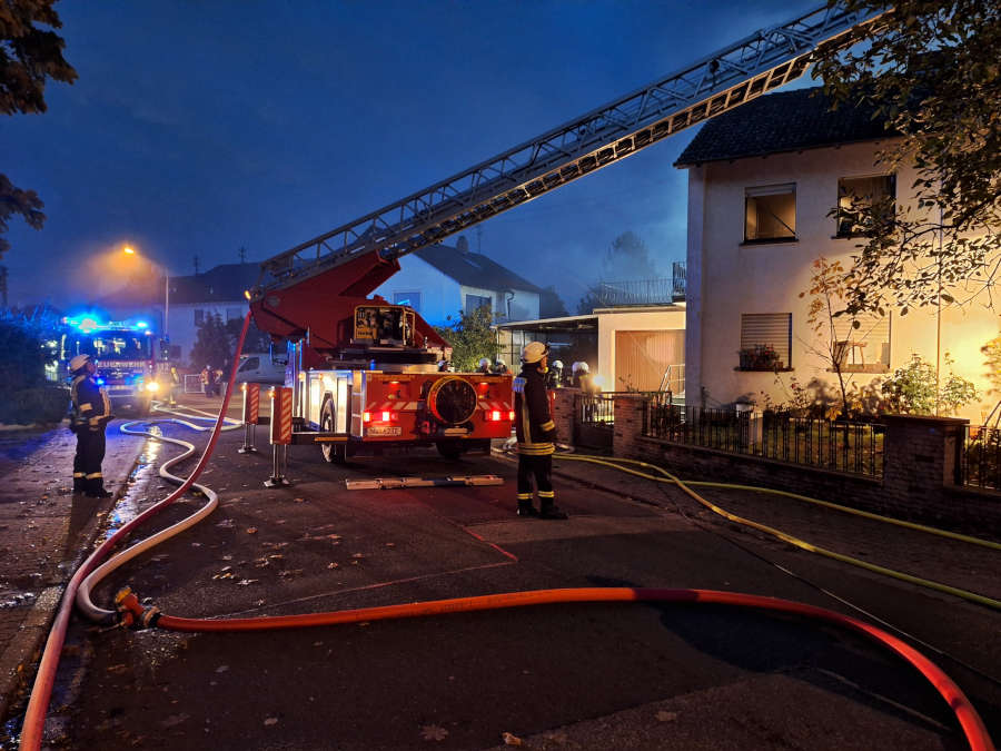 Gebäudebrand (Foto: Feuerwehr Neustadt)