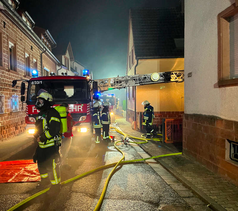 Balkonbrand (Foto: Feuerwehr VG Lambrecht)