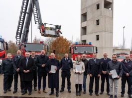 Innenminister Michael Ebling überreichte Bescheide aus dem diesjährigen Förderpaket für den Brand- und Katastrophenschutz (Foto: Innenministerium RLP)