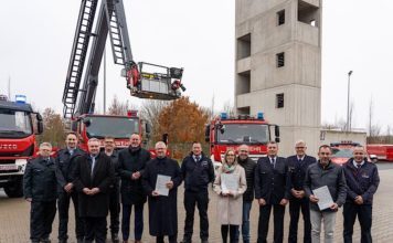 Innenminister Michael Ebling überreichte Bescheide aus dem diesjährigen Förderpaket für den Brand- und Katastrophenschutz (Foto: Innenministerium RLP)