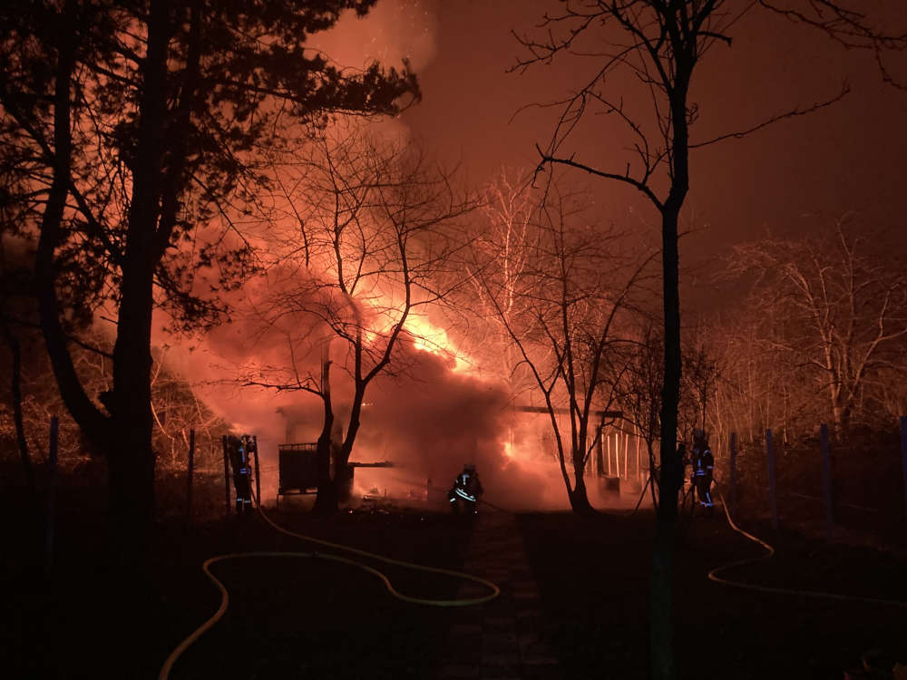 Gartenhausbrand (Foto: Feuerwehr Neustadt)