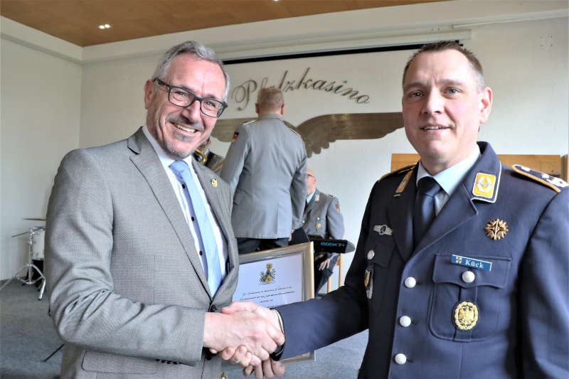 Bürgermeister Marcus Schaile und Oberstleutnant Christoph Kück (Foto: Bundeswehr/Frank Wiedemann)