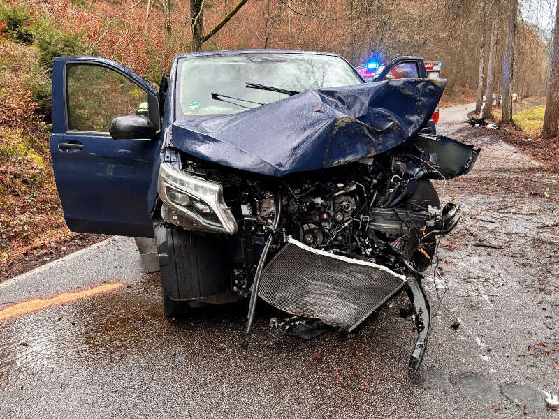 Verkehrsunfall (Foto: Feuerwehr VG Lambrecht)