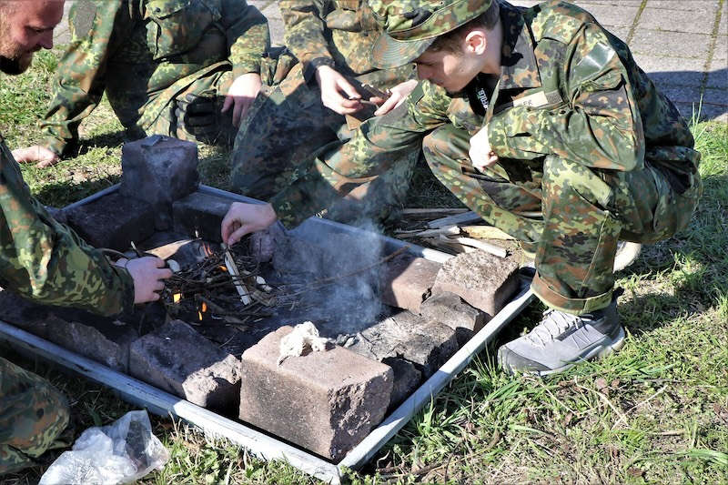 Feuer machen (Foto: Bundeswehr/Frank Wiedemann)