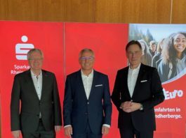 Der Vorstand der Sparkasse Rhein-Haardt: Thomas Distler, Andreas Ott (Vorstandsvorsitzender), Georg Lixenfeld. (Foto: Sparkasse Rhein-Haardt)