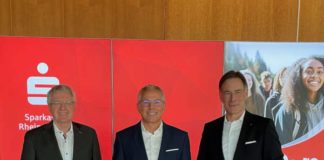 Der Vorstand der Sparkasse Rhein-Haardt: Thomas Distler, Andreas Ott (Vorstandsvorsitzender), Georg Lixenfeld. (Foto: Sparkasse Rhein-Haardt)