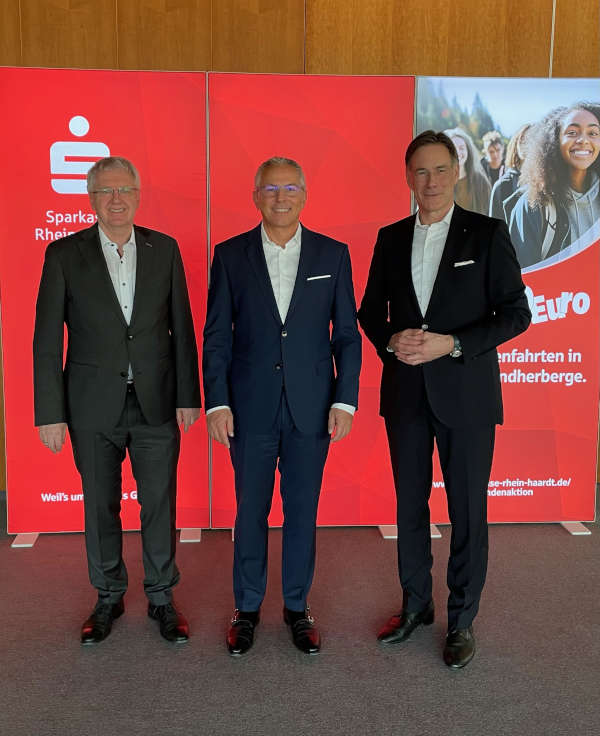 Der Vorstand der Sparkasse Rhein-Haardt: Thomas Distler, Andreas Ott (Vorstandsvorsitzender), Georg Lixenfeld. (Foto: Sparkasse Rhein-Haardt)