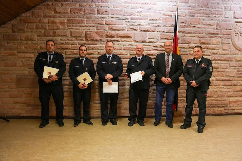 Verleihung Bronzenes FW-Ehrenzeichen (15-jährige aktive Tätigkeit in der Feuerwehr)