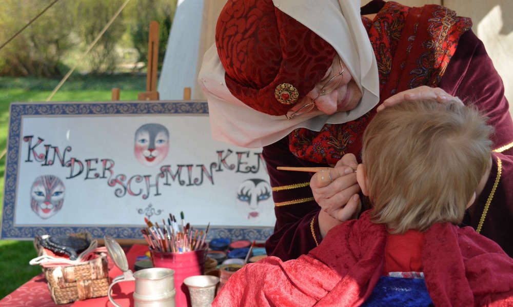 Kinderschminken (Foto: Stadtpark Mannheim)