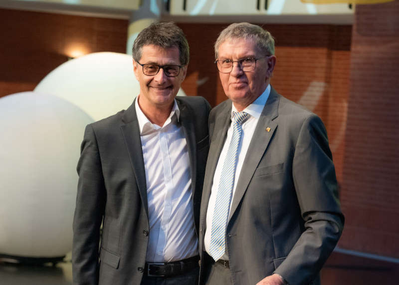 Der neue Vorsitzende Joachim Ohmer mit dem neuen Ehrenvorsitzenden Rudi Zeiter. (Foto: ADAC Pfalz / M.Schwender)