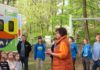Regierungspräsidentin Sylvia M. Felder und das Ökomobil-Team mit Schülerinnen und Schülern der Bergwaldschule Bildrechte: RPK