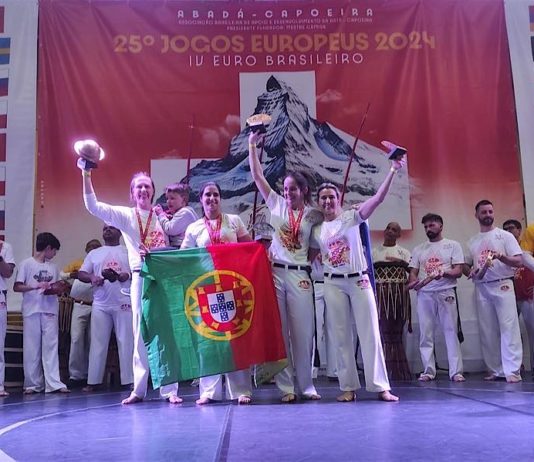 Lila Sax dos Santos Gomes (links) gewinnt Gold in der höchsten Kategorie der Frauen bei der Europa-Meisterschaft in Abadá-Capoeira (Foto: Alfred Xhelilaj)