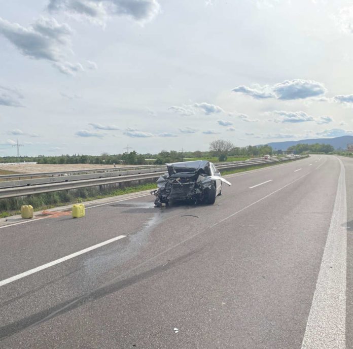 Unfallfahrzeug (Foto: Polizei RLP)