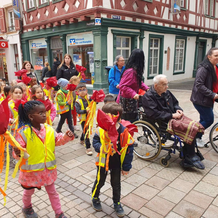 Alt und Jung Läufer (Foto: DRK Schwesternschaft 