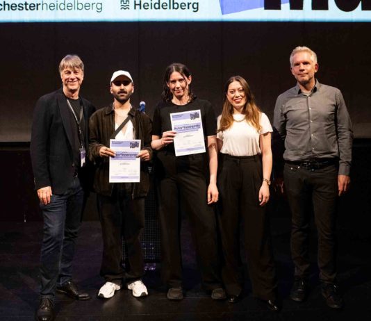 Verleihung Autorenpreis – v.l.n.r. Intendant Holger Schultze, Autor Arad Dabiri, Autorin Marie Meyer/Frankfurter Hauptschule, Jurorin Elvin İlhan, Preisstifter Markus Lautenschläger /Foto: S. Reichart