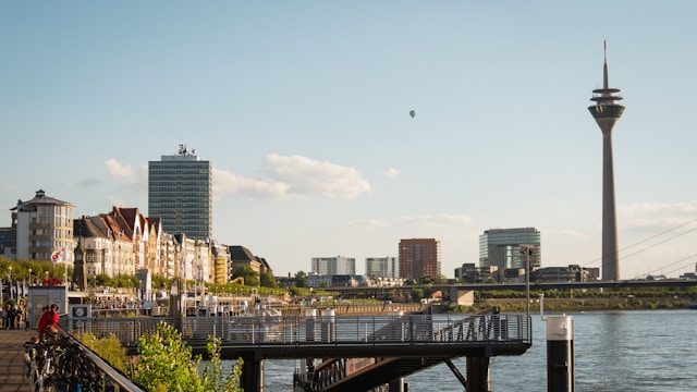 nicolas-peyrol-l2VmsBG8nPE-unsplash Stadtkulisse